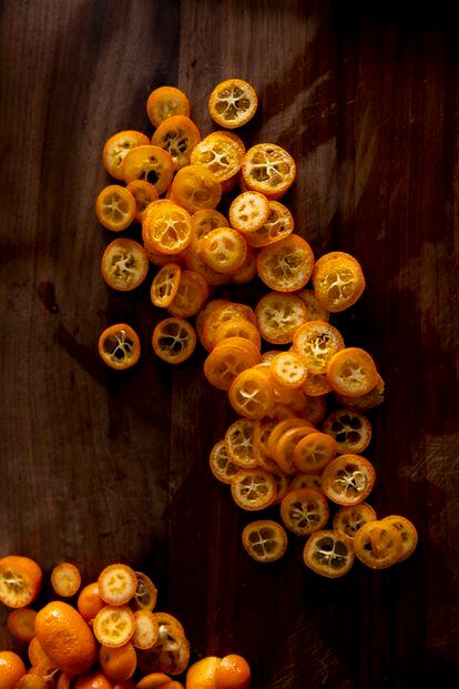 Kumquats (o naranjas enanas) en una mesa de pruebas de la Ottolenghi Test Kitchen. 