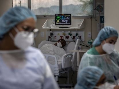 Paciente de covid en la unidad de cuidados intensivos de un hospital de Río de Janeiro (Brasil) en marzo de 2021.