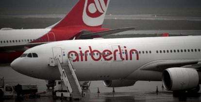 Avión de Air Berlín en el aeropuerto Tegel de la capital alemana, el miércoles 16 de agosto.
