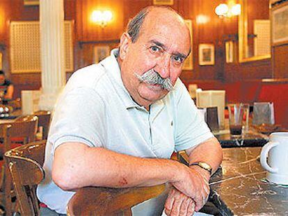 Antonio Gamero, en el Café Gijón, de Madrid.