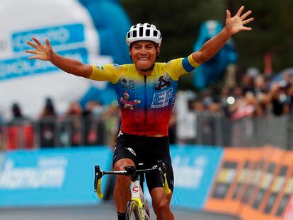 Caicedo, campeón de Ecuador, cruza ganador la meta del Etna este lunes.