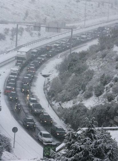 La nevada del 9 de enero colapsó las carreteras. Nadie tiene claro a las tres semanas de quién fue la culpa.