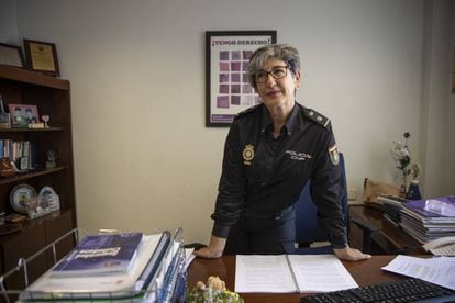 Elena Palacios, jefa de las unidades policiales de Familia y Mujer, en su despacho en Madrid.