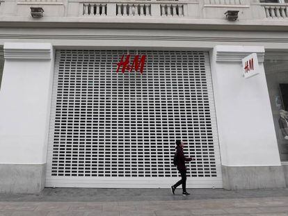 Tienda de H&M cerrada en la Gran Vía de Madrid.