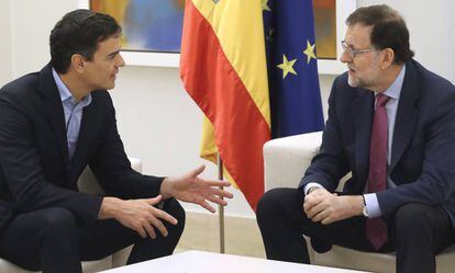 Mariano Rajoy y P&ecirc;dro S&aacute;nchez, en el Palacio de la Moncloa. 