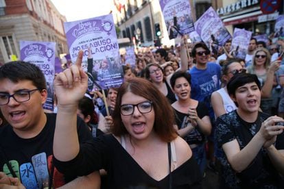 Manifestación de mujeres en Madrid frente al ministerio de Justicia, el 22 de junio de 2018.