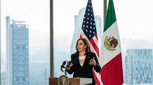 La vicepresidenta de Estados Unidos, Kamala Harris, ofreció una conferencia con los medios de comunicación en el hotel Sofitel en Ciudad de México.