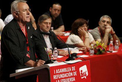 Cayo Lara, durante su intervención en la asamblea que celebra hoy en Fuenlabrada.
