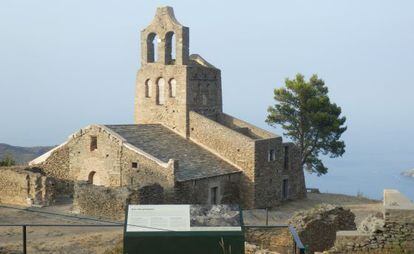 Uno de los plafones en la ruta del Monasterio de Sant Pere de Rodes.