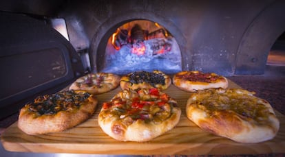 Cocas y horno del restaurante Pont Sec, en Dénia (Alicante).