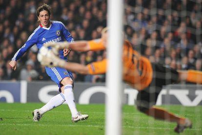 Fernando Torres busca el gol con la camiseta del Chelsea.