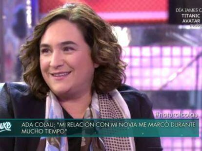 Ada Colau, durant l'entrevista a Telecinco.
