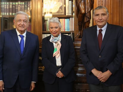 Andrés Manuel López Obrador, Olga Sánchez Cordero y Adán Augusto López como nuevo titular de la SEGOB, en Palacio Nacional.