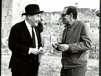 Josep Pla y Miguel Delibes en Palafrugell, en 1969. 