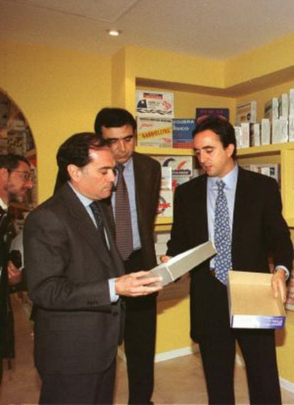 Tomás Villanueva (izquierda) con Alberto Esgueva (derecha), en 1999.