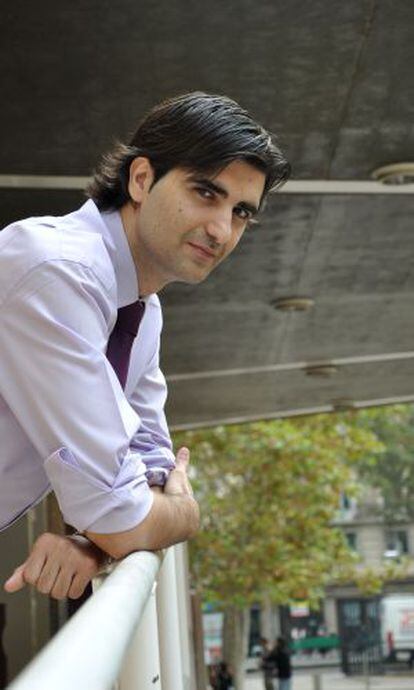 Rafael González investiga la relación entre crisis económica con el matrimonio y el divorcio.