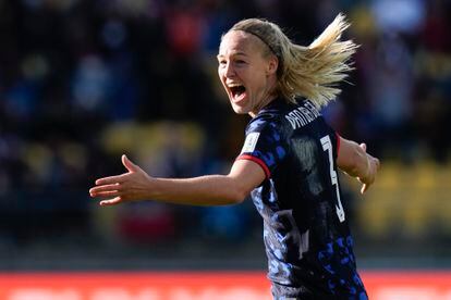Stefanie Van der Gragt de Países Bajos celebra su gol.