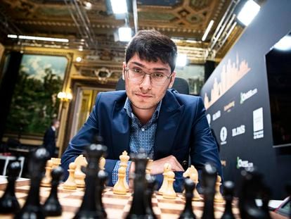 Alireza Firouzja, este jueves, antes de su partida frente a Ian Niepómniashi en el Palacio de Santoña