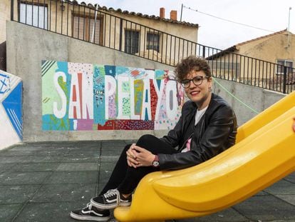 La alcaldesa de San Pelayo, Virginia Hernández, en el nuevo parque del pueblo.