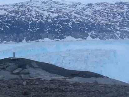 Así nace un iceberg al romperse un glaciar en Groenlandia