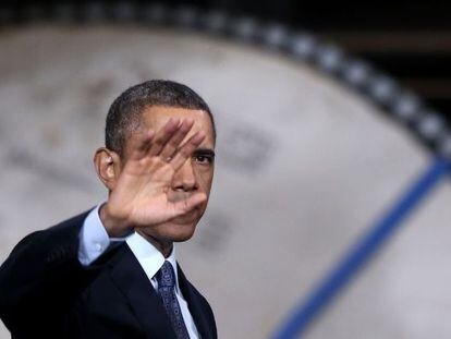 Barack Obama, durante su visita de hoy a un astillero de Virginia.