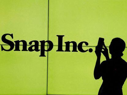 El logo de Snap, en unas pantallas de la Bolsa de Nueva York, en una imagen de archivo.