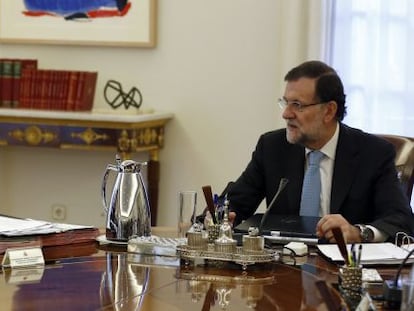 Mariano Rajoy, presidente del Gobierno, preside, en el Palacio de la Moncloa,  la reuni&oacute;n extraordinaria del consejo de Ministros, con motivo de la presentaci&oacute;n ante el Constitucional del recurso contra la proclama unilateral de independencia de Catalu&ntilde;a.
 