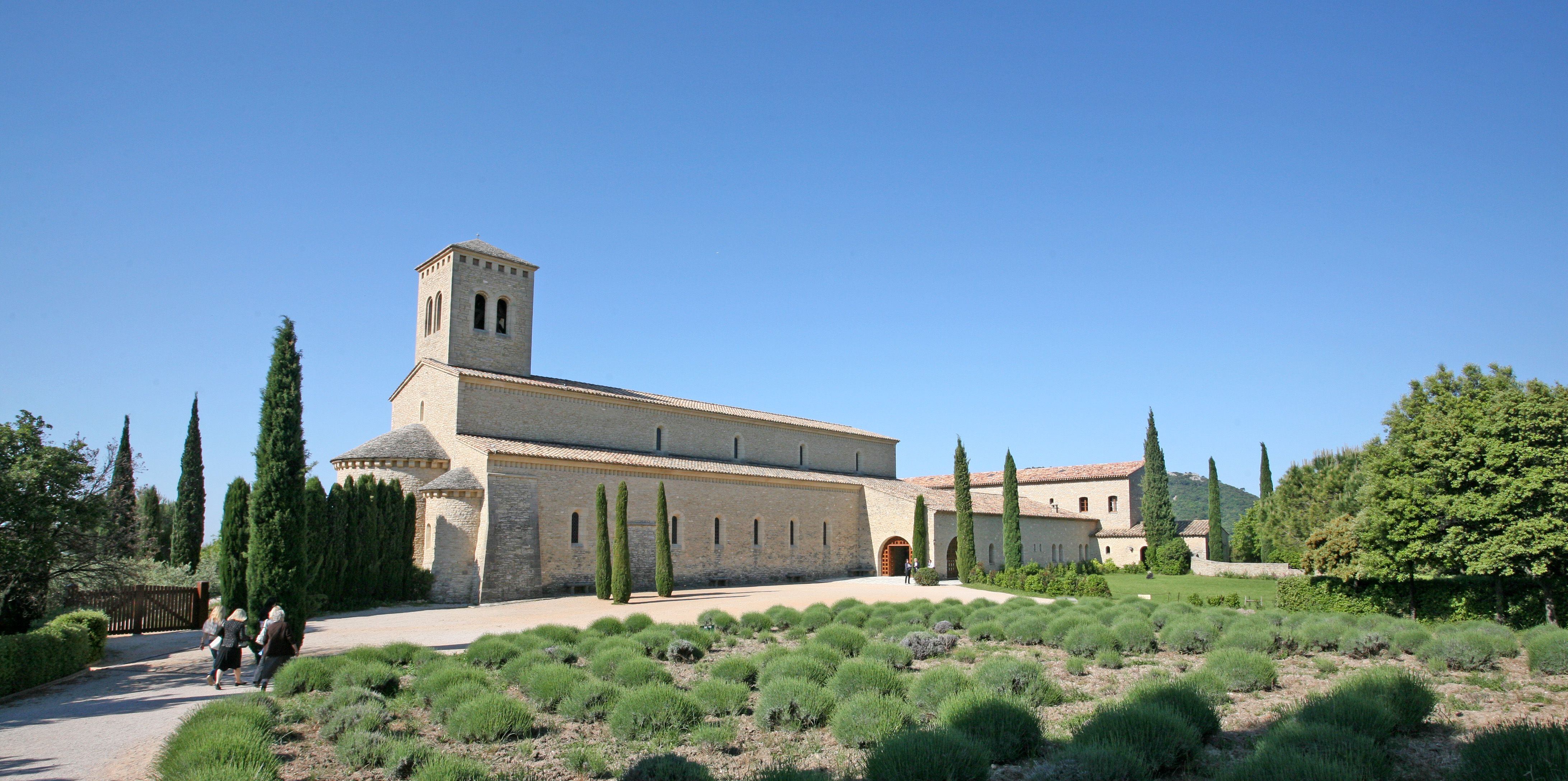 Abadía francesa de Santa María Magdalena de Barroux, donde se grabarán 2.200 horas de los cantos gregorianos recuperados.