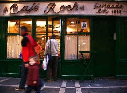 Fundado en 1898 por un catalán que quiso llevar a Pamplona el gusto de los salones de té