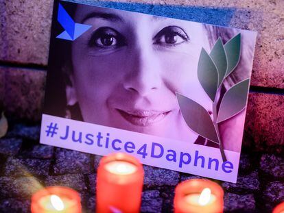 Un cartel que reza "Justicia para Daphne", frente a la Embajada de Malta en Alemania en octubre de 2019.