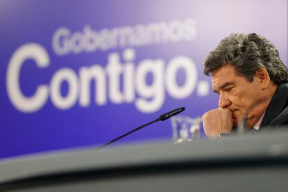 El ministro de Inclusión, Seguridad Social y Migraciones, José Luis Escrivá, durante la rueda de prensa posterior al  Consejo de ministros extraordinario del 16 de marzo.