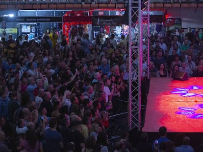 Espectacle en viu al Saló Eròtic de Barcelona.