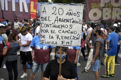 Una protesta en Plaza de Mayo, en Buenos Aires, este lunes.