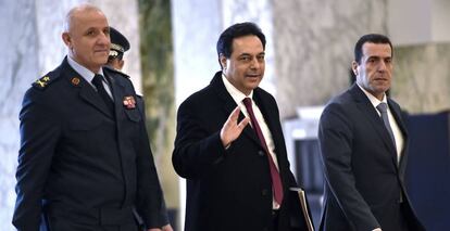 En el centro, el ya ex primer ministro libanés, Hassan Diab.