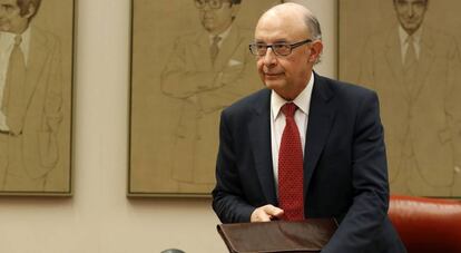 El ministro de Hacienda, Cristóbal Montoro, a su llegada a su comparecencia en el Congreso para explicar el mecanismo de pagos aprobado pro el Ejecutivo para evitar que la Generalitat de Catalunya desvíe dinero al referéndum del 1 de octubre.