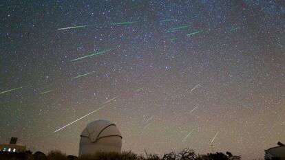 La noche de mayor actividad en la lluvia de estrellas de las Perseidas de 2018, en secuencia 'time-lapse' en un minuto. Señal desde El Anillo (Cáceres) y el Observatorio del Teide, en Izaña (Santa Cruz de Tenerife).