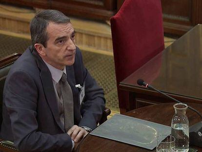 Imagen capturada de la señal institucional del Tribunal Supremo del comisario Juan Carlos Molinero, durante su comparecencia, este jueves, en el Tribunal Supremo.