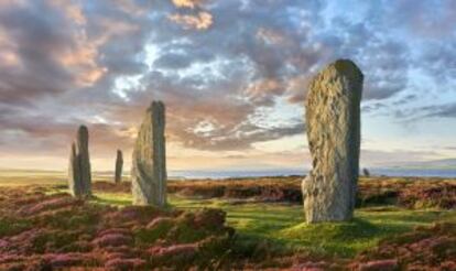 Anillo de Brodgar, círculo neolítico declarado patrimonio mundial en las islas Orcadas, al norte de Escocia.