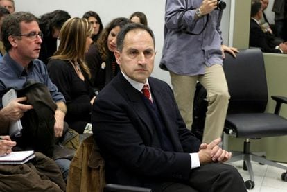 Pedro Varela declara ante el juez por la venta de libros ultra, en 2010.