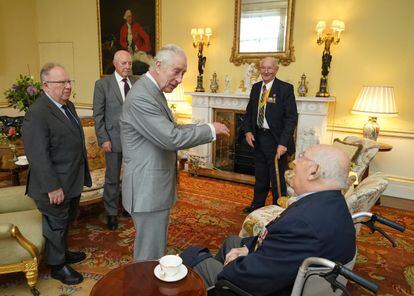 Charles III in an audience with Korean War veterans, on March 19, 2024 at Buckingham Palace.
