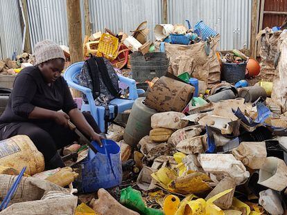 Jacqueline Nduku, responsable del proyecto Kleanbera Recycling, en Kibera (Nairobi).