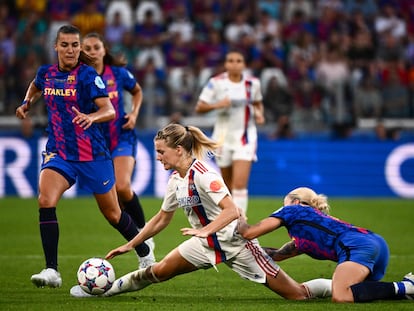 La delantera noruega Ada Hederberg, ante el Barcelona en la Champions League de 2022.