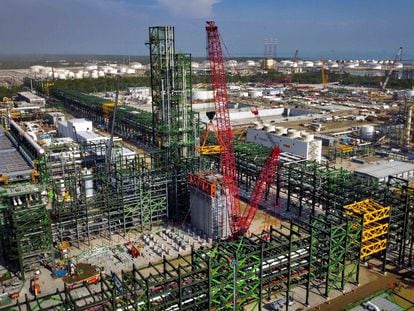 Vista panorámica de la refinería de Dos Bocas durante su construcción, el 30 de junio de 2022, en el Estado de Tabasco.