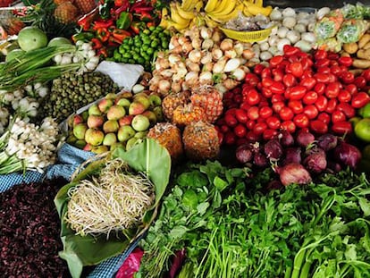  Frutas y vegetales, los alimentos que más se desperdician, en un mercado de Guatemala. 