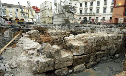 Restos de la antigua atarjea de Burgos, en 2004.