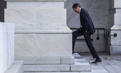 El secretario del Tesoro, Timothy Geithner, entrando en el Capitolio, en una imagen de 2012