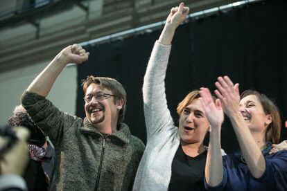 Xavier Domènech, Ada Colau i Marta Sibina celebren la victòria d'En Comú Podem.