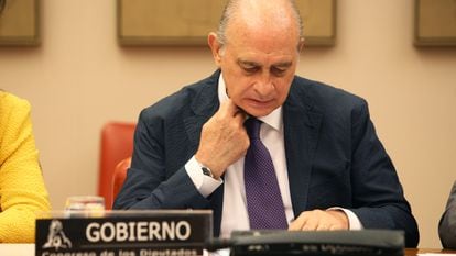 El ministro del Interior Jorge Fernández Díaz, en una conferencia de prensa en 2015.