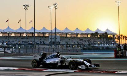 Lewis Hamilton en la segunda sesión de entrenamientos libres.