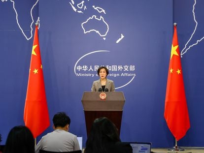 La portavoz del ministerio de Exteriores de China, Mao Ning, durante una comparecencia ante los medios este lunes.